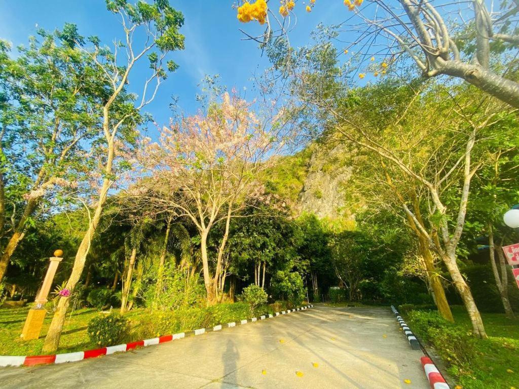 Phuphayot Resort Trang Eksteriør billede